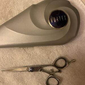 Vortexx V2 – 500 haircutting scissors excellent condition… $250